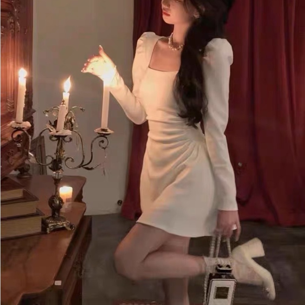 NWT High-end light luxury white square-necked dress with waist pleats
